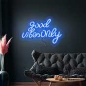 Светодиодная вывеска «GOOD VIBES ONLY»