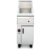 Gas fryer on cabinet - Tank capacity 15 lts.cm. 33x38x38h - Basket cm. 30x33x12h Production: 15 kg/h - Drip tray with sieve